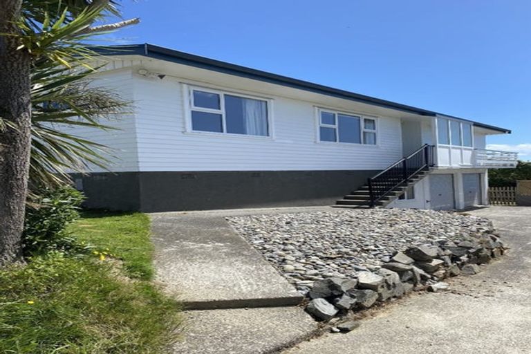 Photo of property in 7 Carluke Street, Paparangi, Wellington, 6037