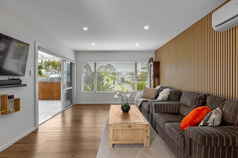 Photo of property in 300 Wairau Road, Glenfield, Auckland, 0629