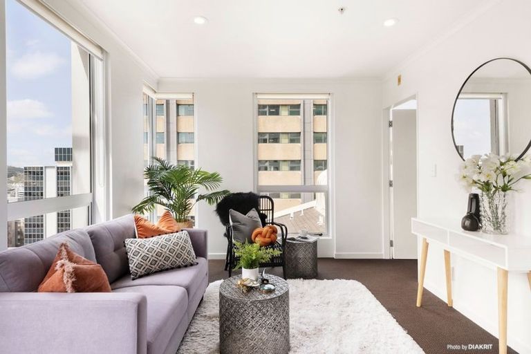 Photo of property in Terrace Heights Apartments, 2e/163 The Terrace, Wellington Central, Wellington, 6011