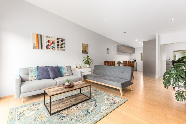 Photo of property in 77 Saddleback Grove, Karori, Wellington, 6012