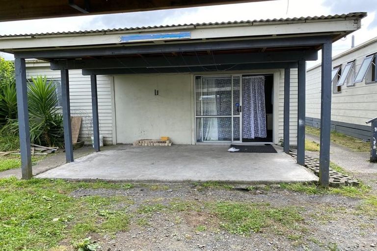 Photo of property in 17 Manuroa Road, Takanini, 2112