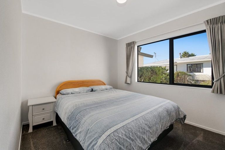 Photo of property in 12 Emery Grove, Bayview, Auckland, 0629