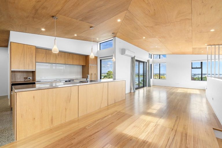 Photo of property in 8 Seamount Terrace, Mount Pleasant, Christchurch, 8081