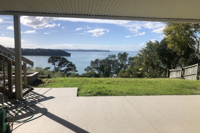 Photo of property in 32 Arama Avenue, Titirangi, Auckland, 0604