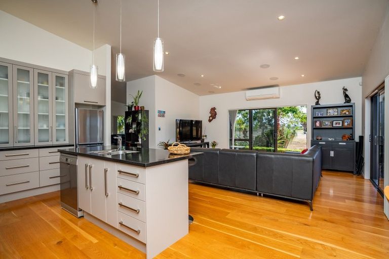 Photo of property in 7 O'farrell Drive, One Tree Point, 0118