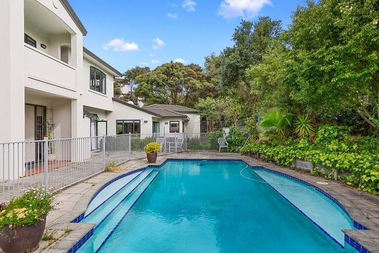 Photo of property in 6 David Beattie Place, Chatswood, Auckland, 0626