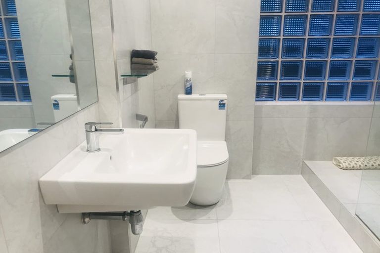 Photo of property in 23a Bournemouth Terrace, Murrays Bay, Auckland, 0630