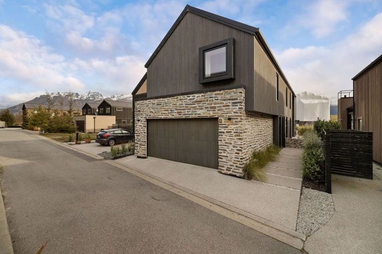 Photo of property in 10 Soudley Court, Jacks Point, Queenstown, 9371