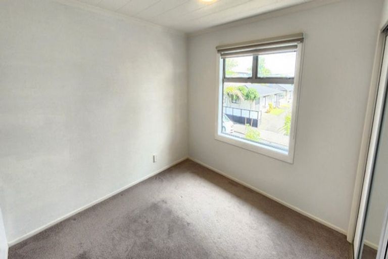 Photo of property in 1/246 Courtenay Street, Strandon, New Plymouth, 4312