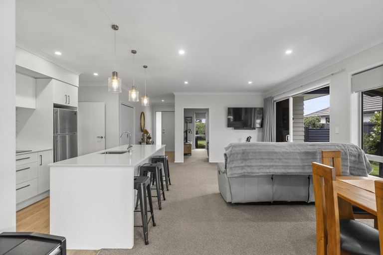 Photo of property in 77 Sandhurst Drive, Papamoa Beach, Papamoa, 3118
