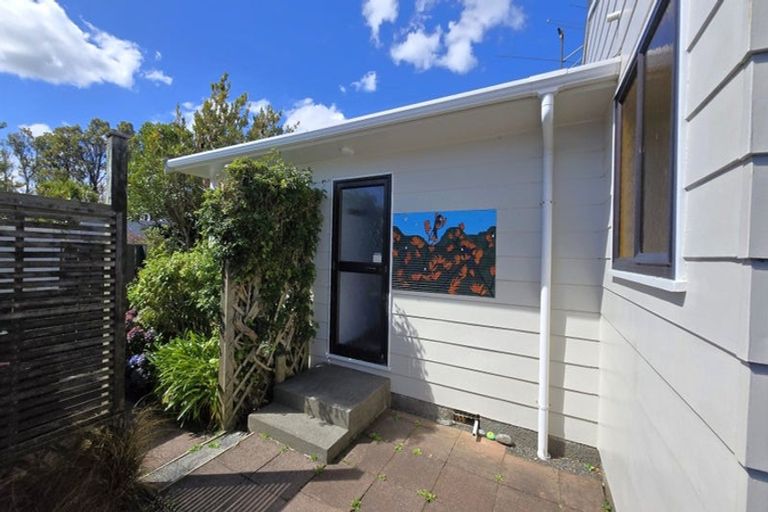 Photo of property in 3 Owaka Close, Kelson, Lower Hutt, 5010