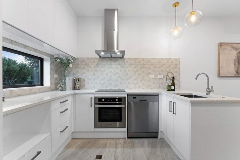 Photo of property in 15c Tabitha Crescent, Henderson, Auckland, 0612
