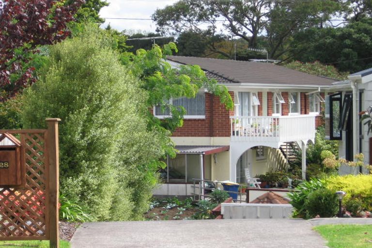 Photo of property in 28 Taupiko Place, Green Bay, Auckland, 0604