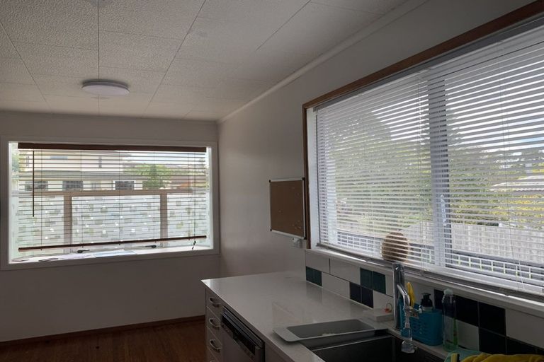 Photo of property in 90 Lantana Road, Green Bay, Auckland, 0604