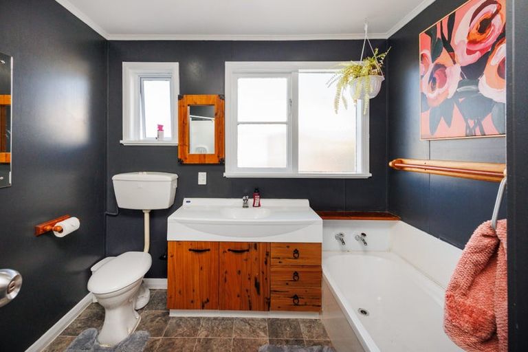 Photo of property in 40 Sutherland Crescent, Westbrook, Palmerston North, 4412