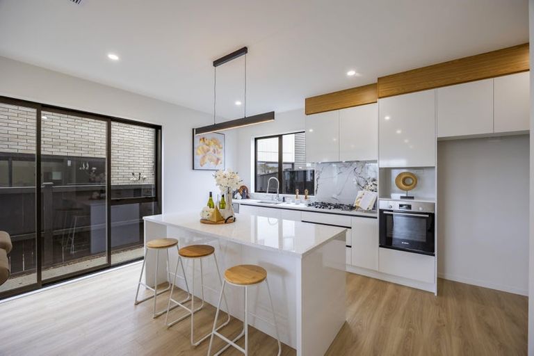 Photo of property in 6 Kartolina Crescent, Kumeu, 0810