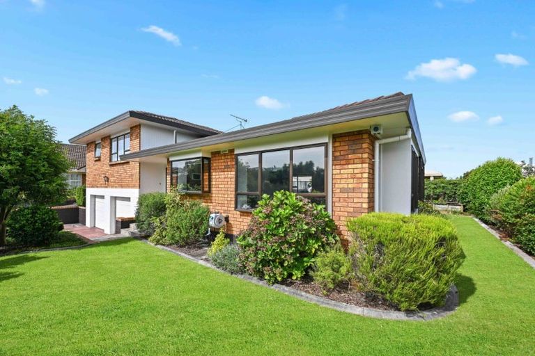 Photo of property in 19 Dallinger Street, St Andrews, Hamilton, 3200