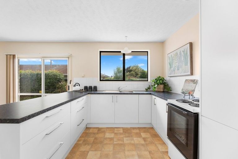 Photo of property in 1/8a Salford Avenue, Redwood, Christchurch, 8051