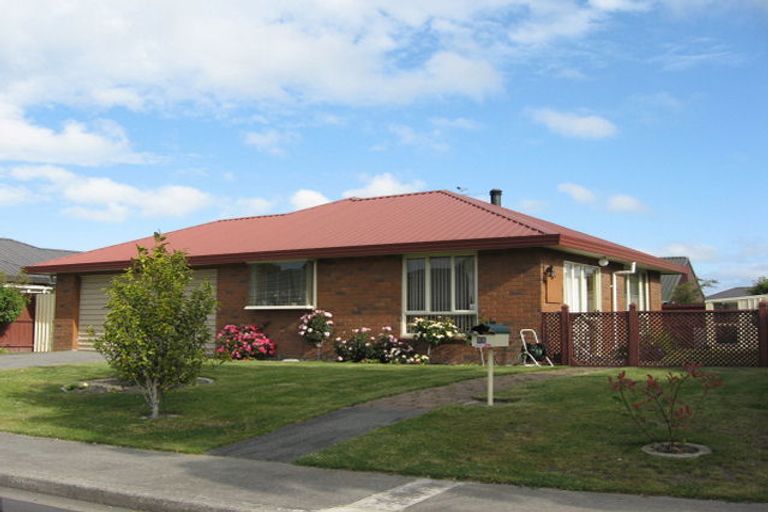 Photo of property in 2 Archer Place, Rangiora, 7400