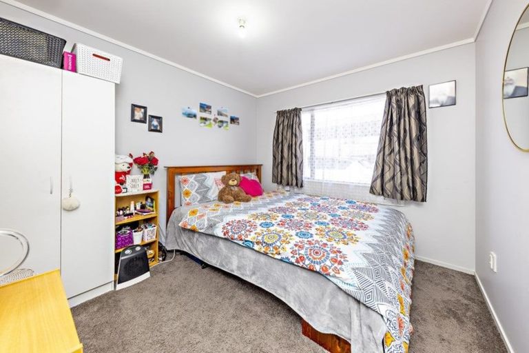 Photo of property in 2/22 Swaffield Road, Papatoetoe, Auckland, 2025