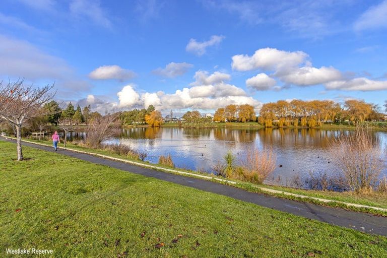 Photo of property in 1 Campion Place, Halswell, Christchurch, 8025