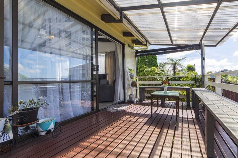 Photo of property in 2/5 Akehurst Avenue, New Lynn, Auckland, 0600