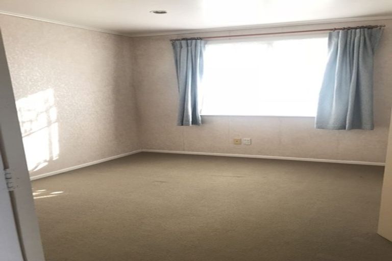 Photo of property in 17 Jamaica Place, Blockhouse Bay, Auckland, 0600