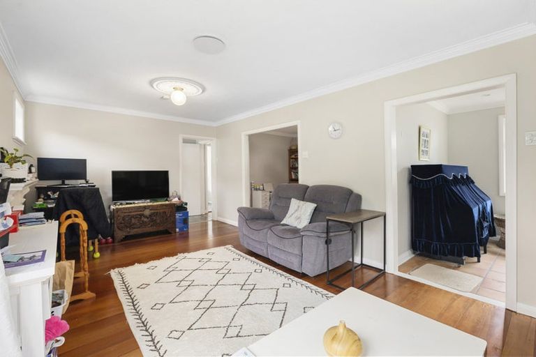 Photo of property in 122 Donald Street, Karori, Wellington, 6012