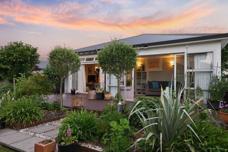 Photo of property in 127 Weston Road, St Albans, Christchurch, 8052