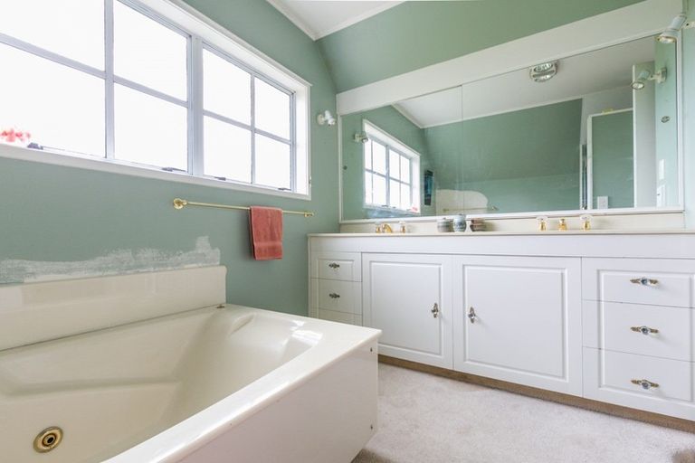 Photo of property in 12 Ewan Place, Taradale, Napier, 4112