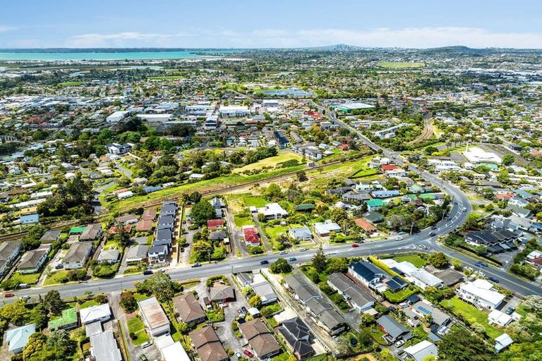 Photo of property in 1 Pleasant Road, Glen Eden, Auckland, 0602