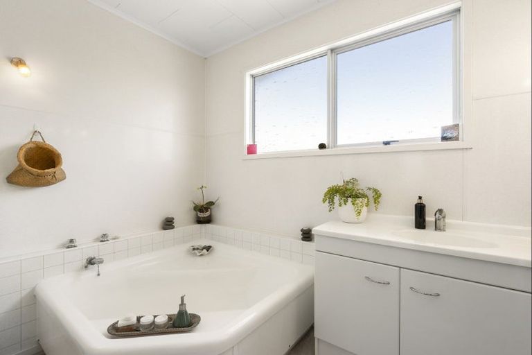 Photo of property in 92 Valley Road, Mount Maunganui, 3116