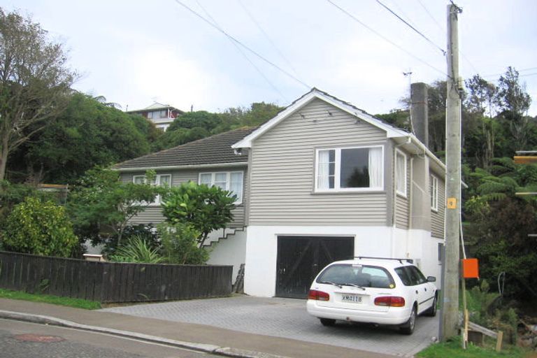 Photo of property in 6 Hollies Crescent, Johnsonville, Wellington, 6037