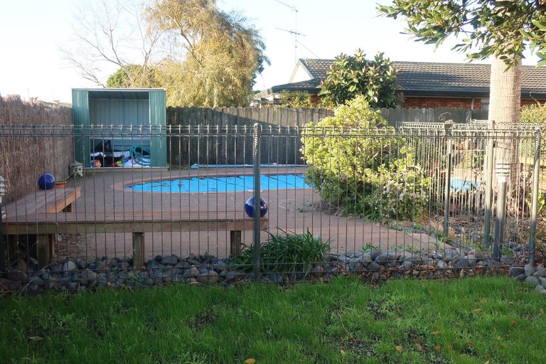 Photo of property in 21 Chippewa Place, Conifer Grove, Takanini, 2112