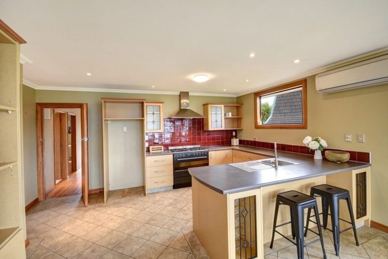 Photo of property in 28 Clyde Street, Roseneath, Port Chalmers, 9023