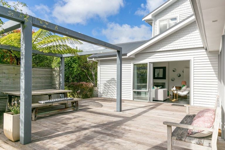 Photo of property in 8 Lochiel Road, Khandallah, Wellington, 6035