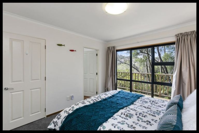 Photo of property in 32 Silverstream Road, Crofton Downs, Wellington, 6035