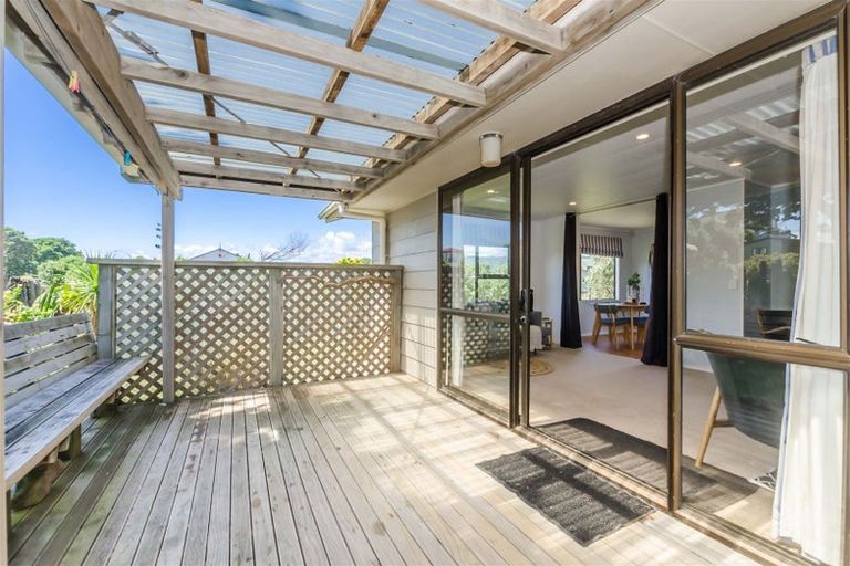 Photo of property in 128 Tutere Street, Waikanae Beach, Waikanae, 5036