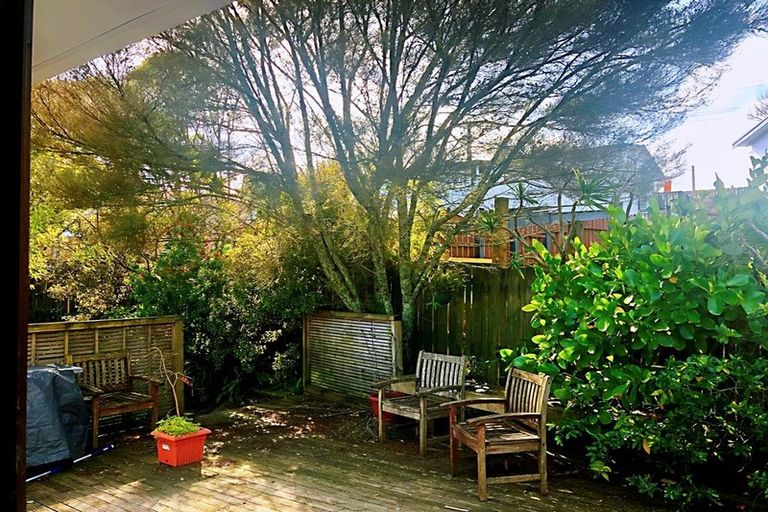 Photo of property in 2/21 Sarajevo Place, Massey, Auckland, 0614