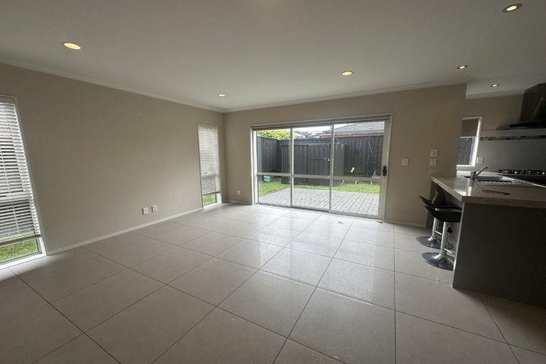 Photo of property in 4 Lorenzo Way, Flat Bush, Auckland, 2016