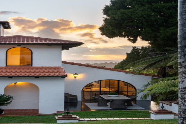 Photo of property in 35 Tawini Road, Titirangi, Auckland, 0604