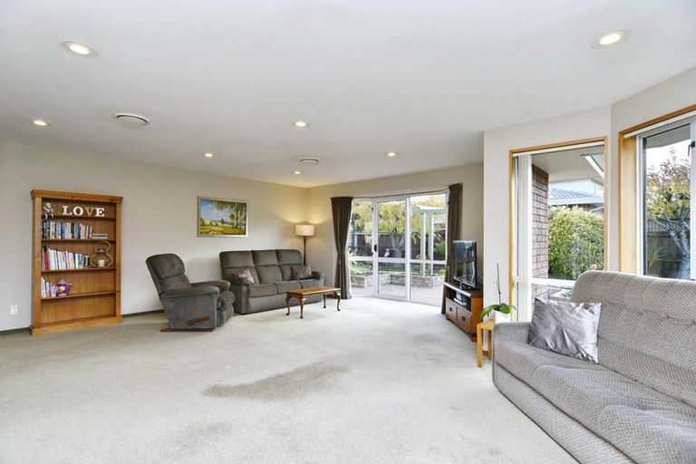 Photo of property in 31 Creese Place, Redwood, Christchurch, 8051