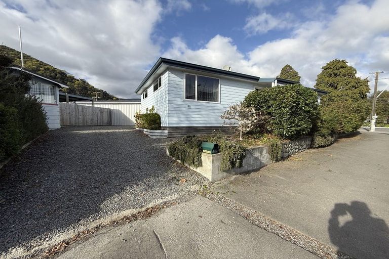 Photo of property in 41 Devon Street, Picton, 7220