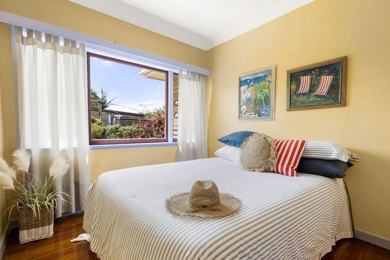 Photo of property in 19a Old Lake Road, Narrow Neck, Auckland, 0624