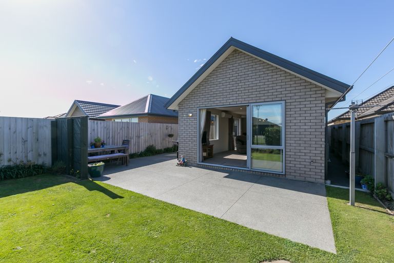 Photo of property in 7 Dunaverty Place, Broomfield, Christchurch, 8042