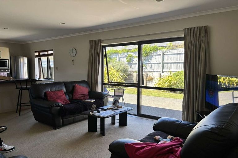 Photo of property in 4 Diamond Grove, Brown Owl, Upper Hutt, 5018