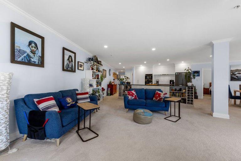 Photo of property in 1c Queen Street, New Plymouth, 4310