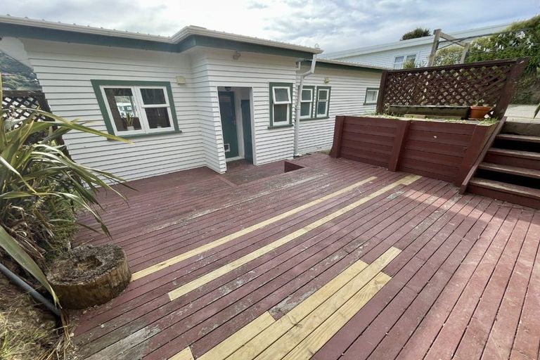 Photo of property in 46 Hinau Street, Tawa, Wellington, 5028