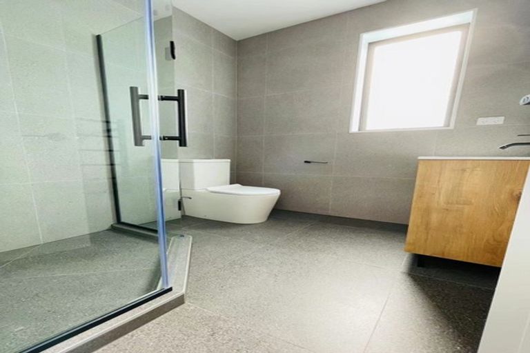 Photo of property in 1b Tui Glen Road, Birkenhead, Auckland, 0626