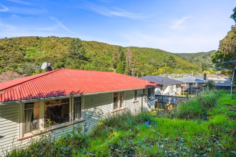 Photo of property in 16 Sunny Grove, Wainuiomata, Lower Hutt, 5014